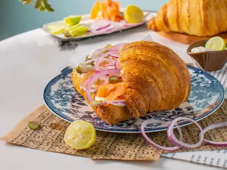 Salamon Croissant