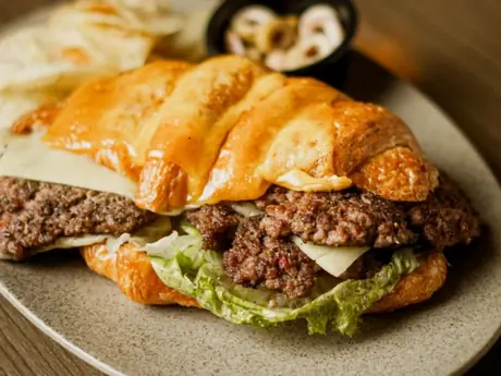 Smash Burger Croissant